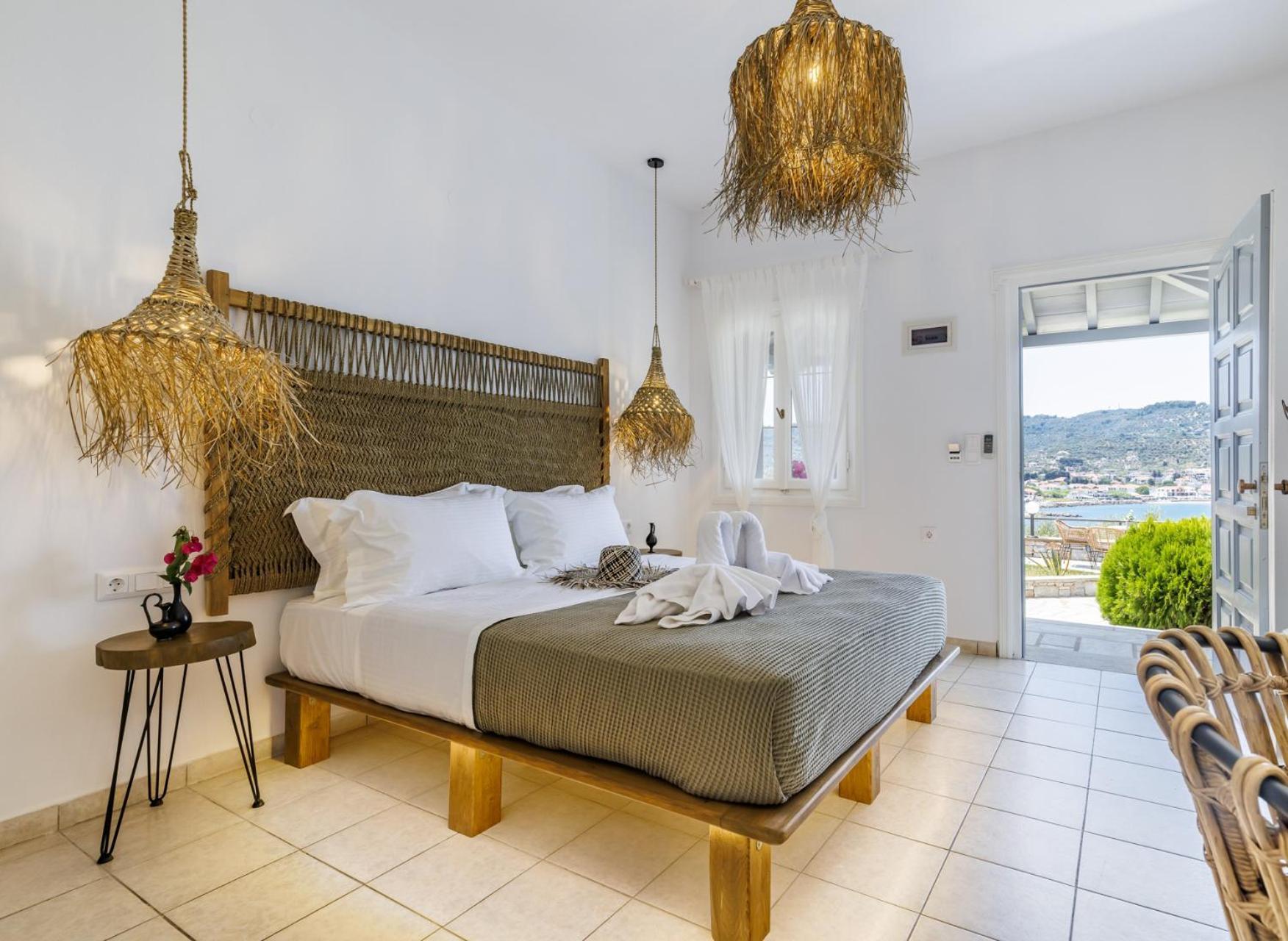 Ourania Studios & Apartments Skopelos Town Bagian luar foto