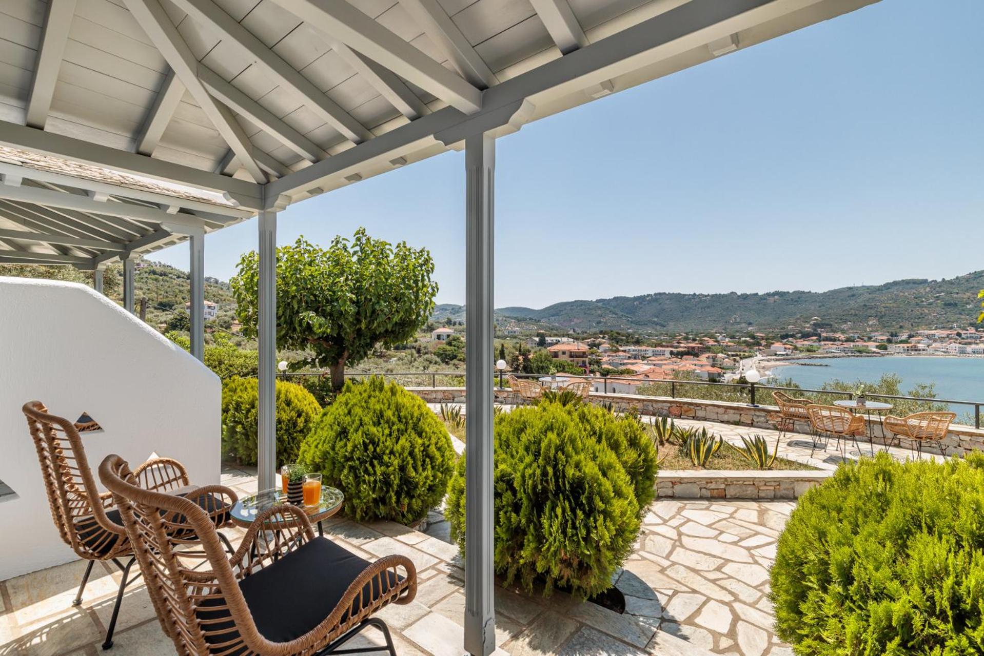 Ourania Studios & Apartments Skopelos Town Bagian luar foto