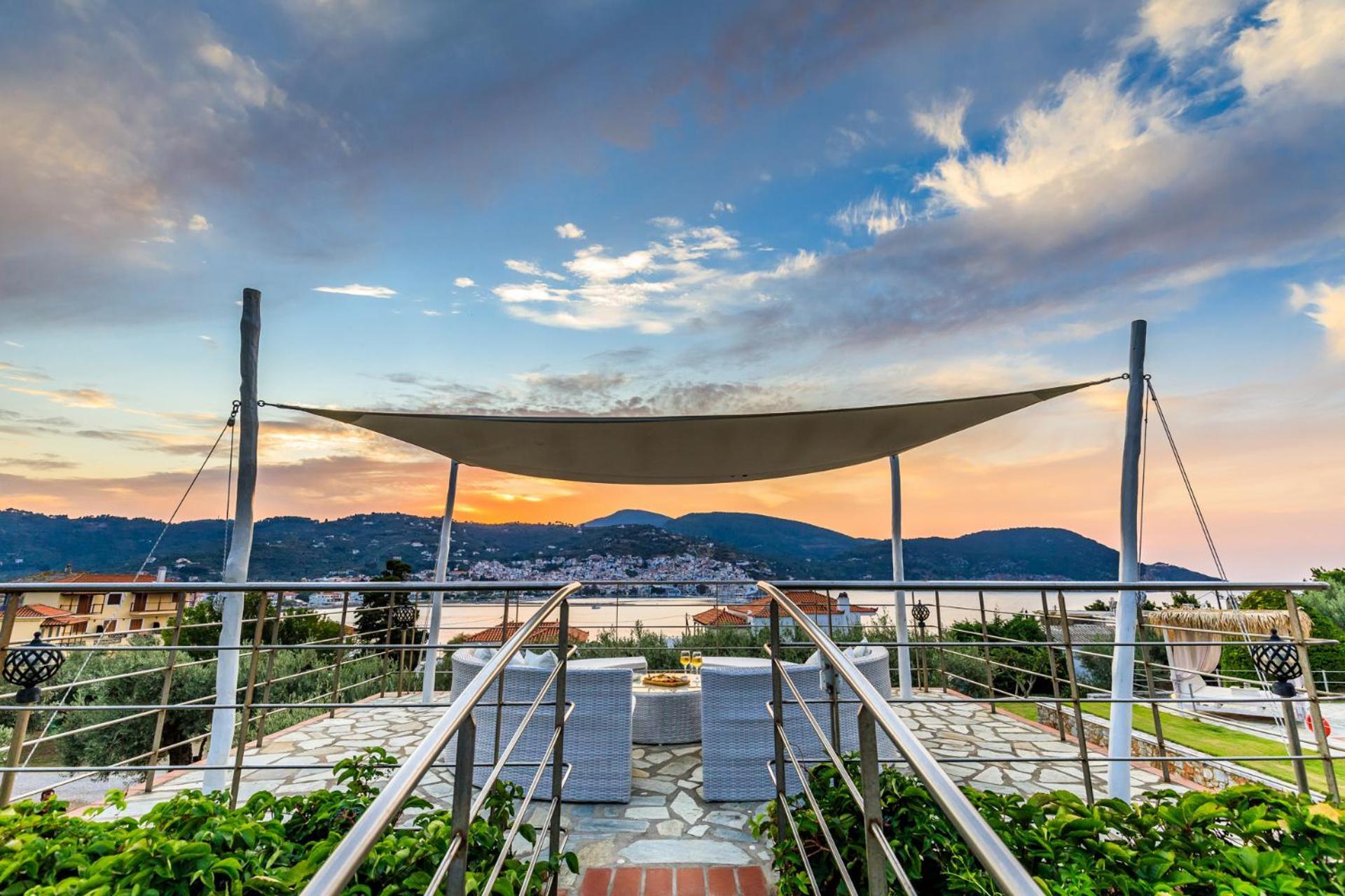 Ourania Studios & Apartments Skopelos Town Bagian luar foto
