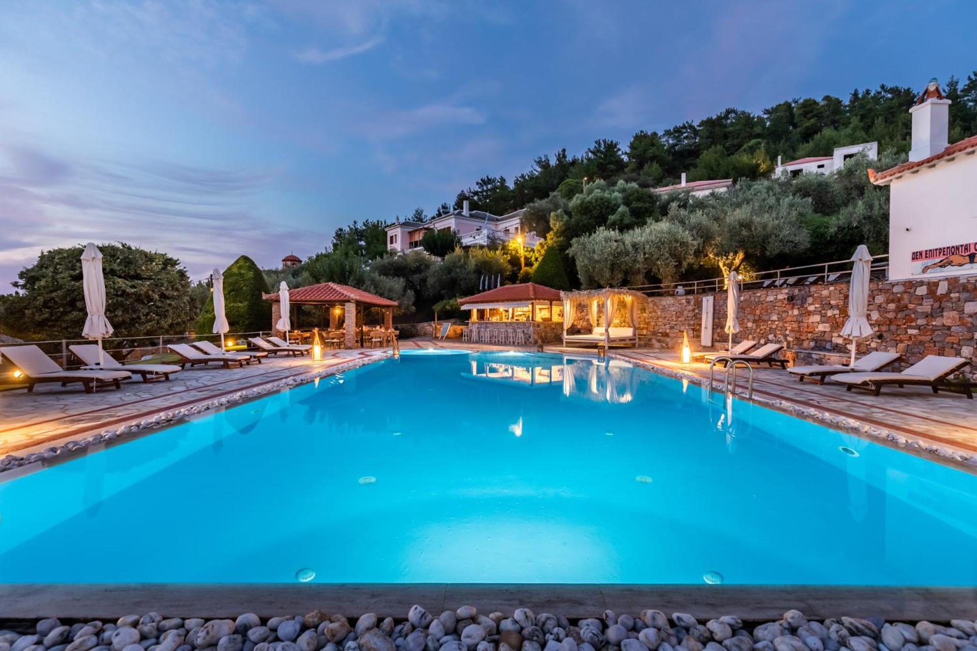 Ourania Studios & Apartments Skopelos Town Bagian luar foto