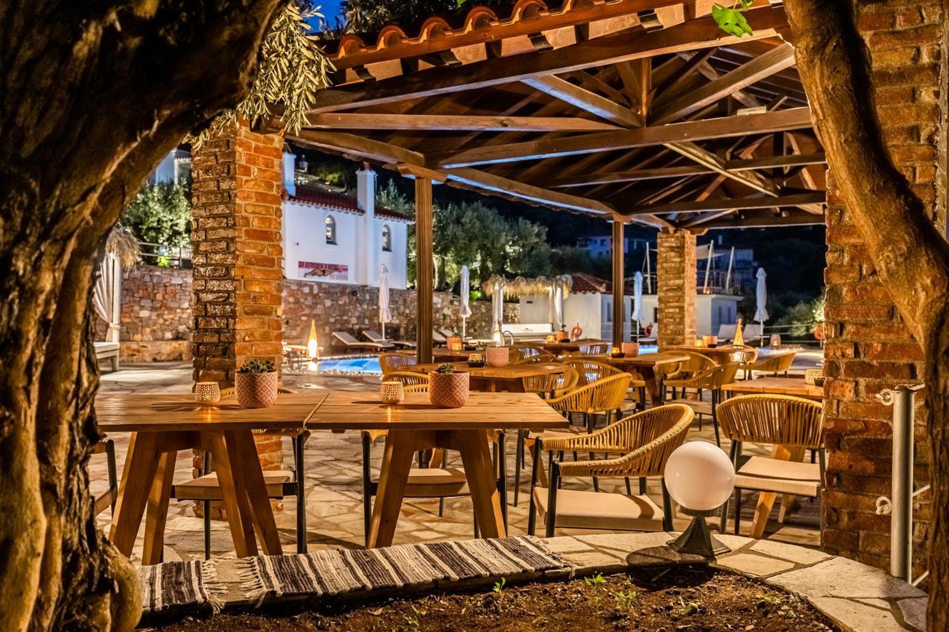 Ourania Studios & Apartments Skopelos Town Bagian luar foto
