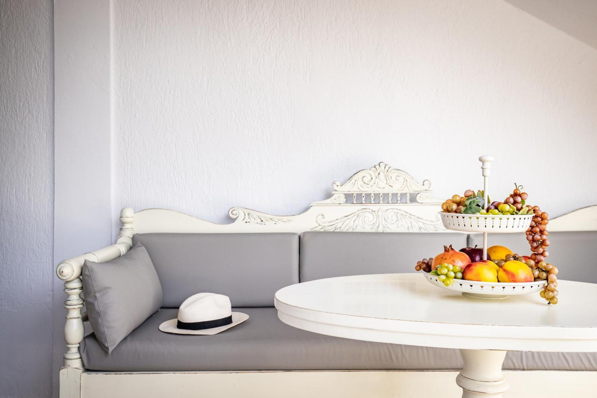 Ourania Studios & Apartments Skopelos Town Bagian luar foto