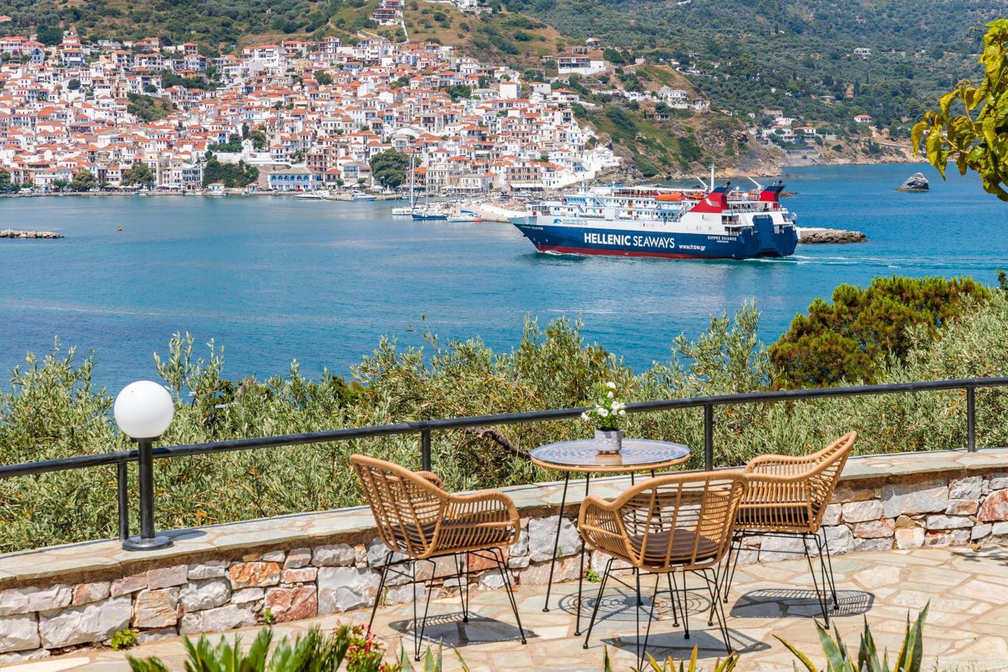 Ourania Studios & Apartments Skopelos Town Bagian luar foto