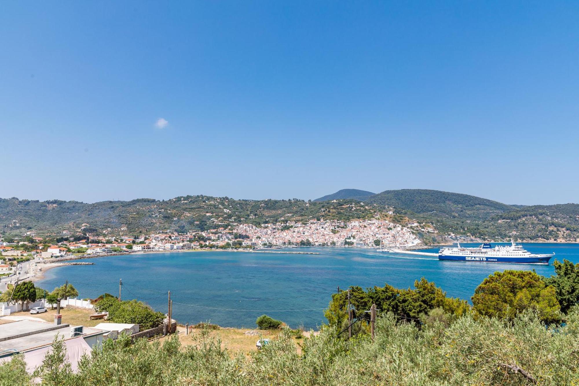 Ourania Studios & Apartments Skopelos Town Bagian luar foto